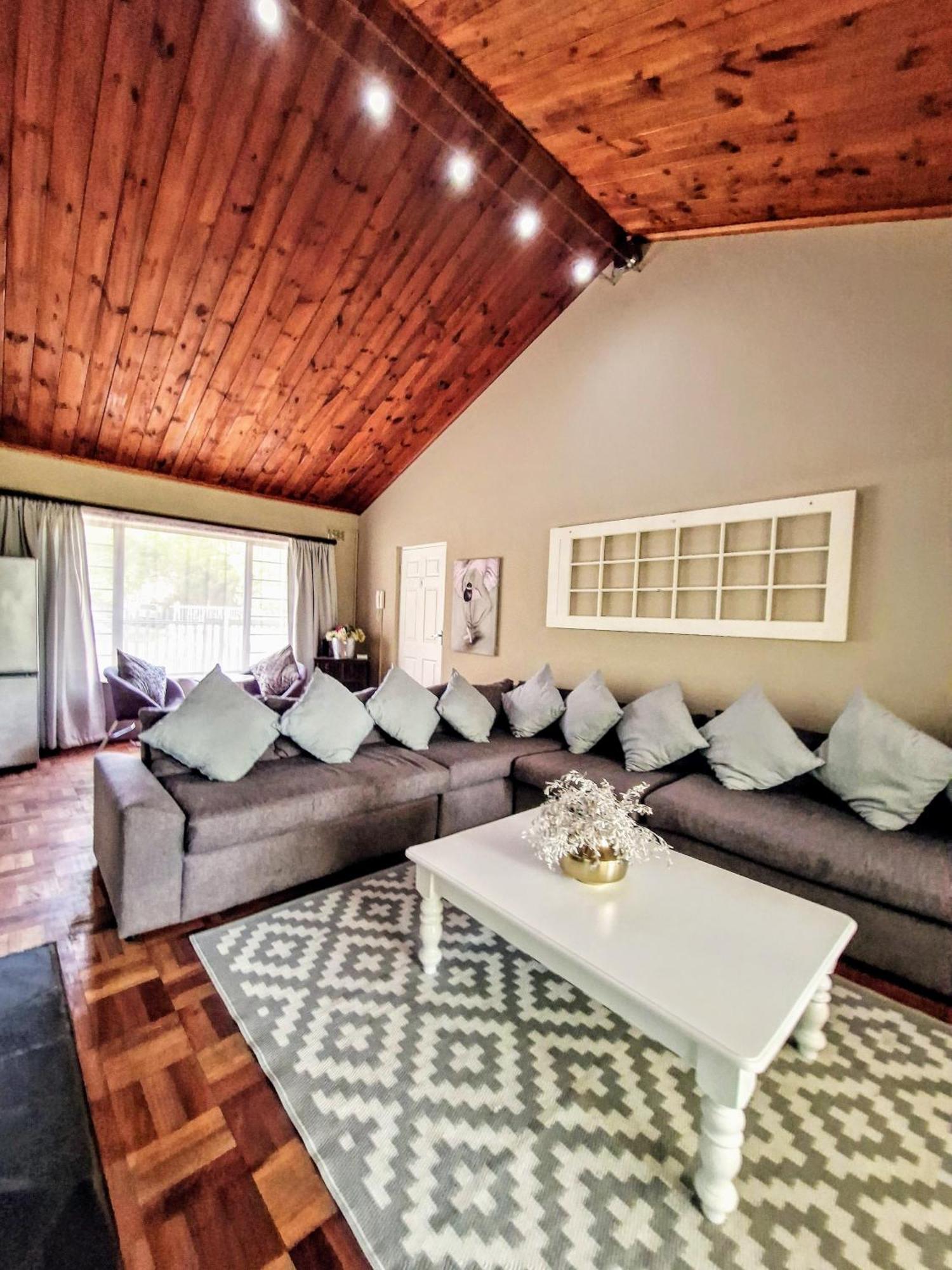 9 On Drommedaris Hotel Stellenbosch Ngoại thất bức ảnh